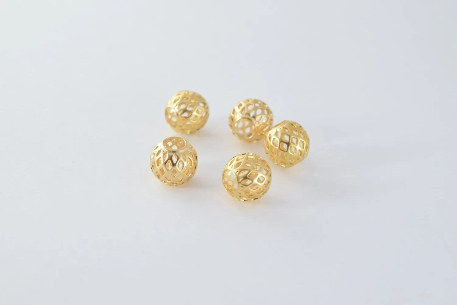 18K Gold Plated Diamond Cut Hollow Beads - Delicate Filigree Round Beads with Detailed Hole for Elegant Jewelry Making