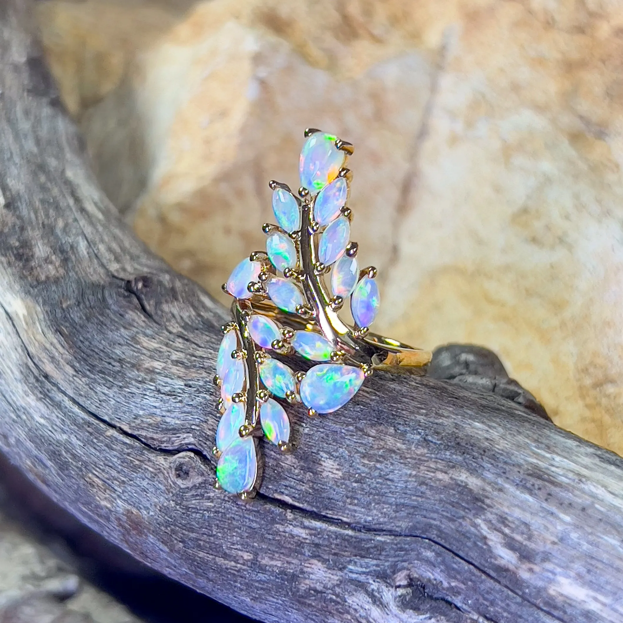 18kt Yellow Gold Crystal Opal leaf motif ring