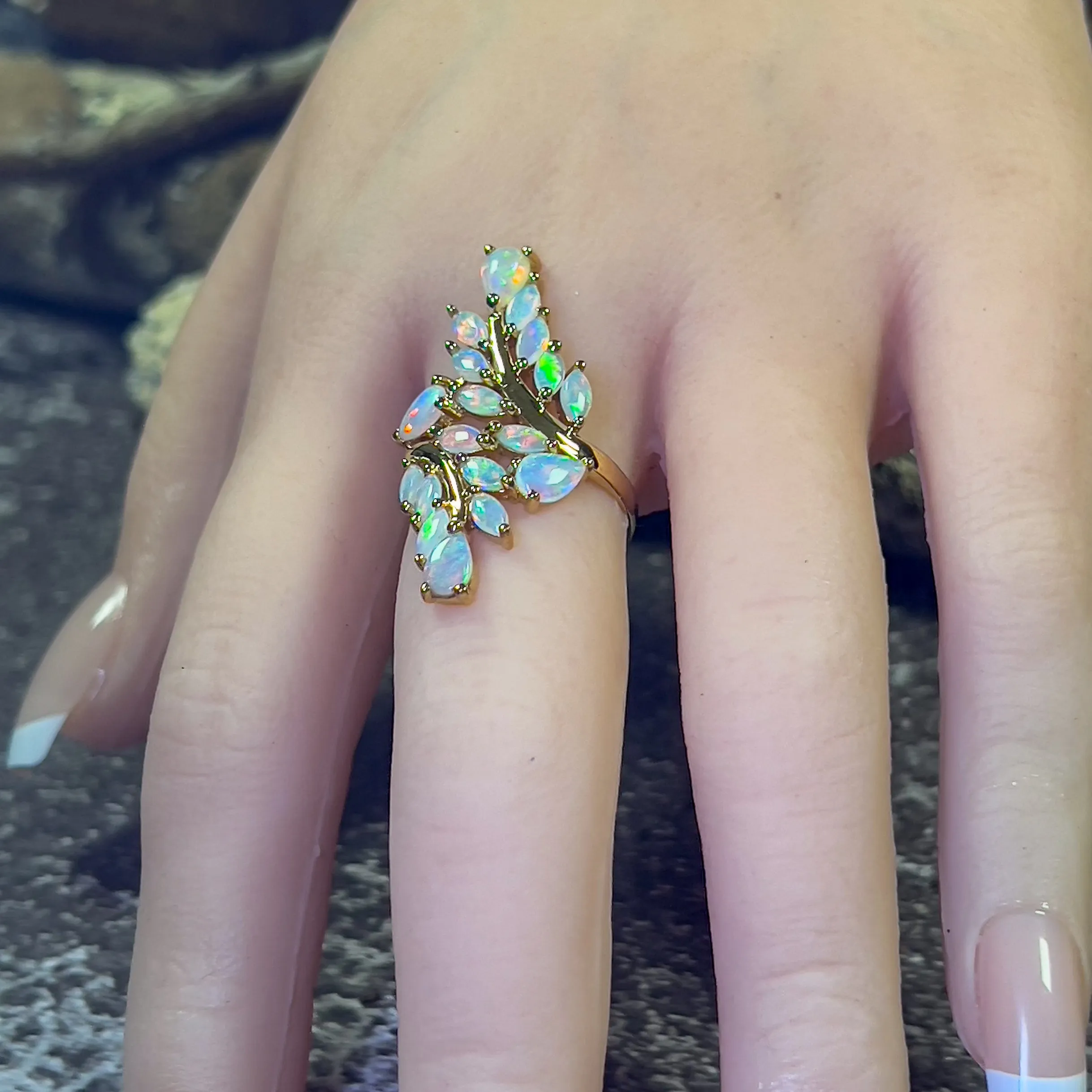 18kt Yellow Gold Crystal Opal leaf motif ring